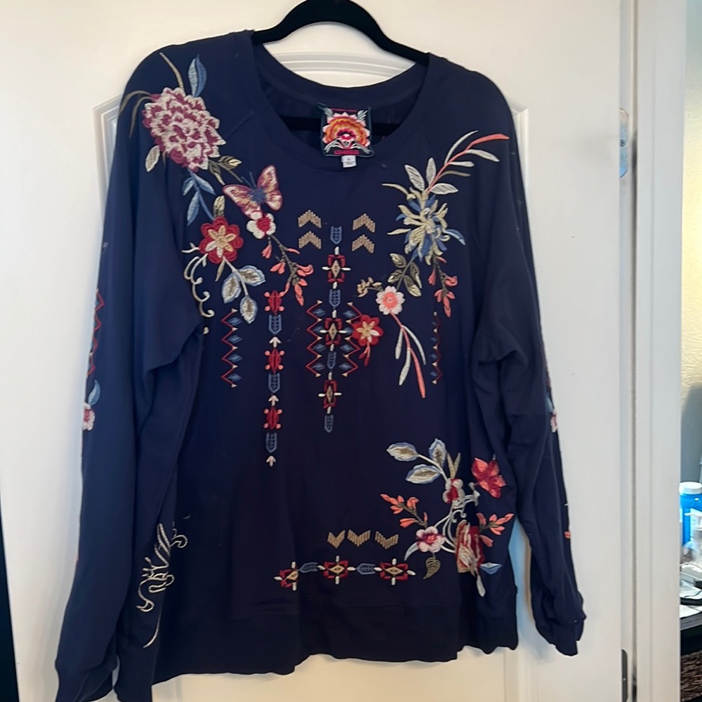 Beautiful gently worn embroidered johnny was sweatshirt